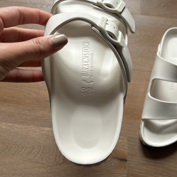 Birkenstock eggshell sandals size 9-9.5. - Picture 4 of 5
